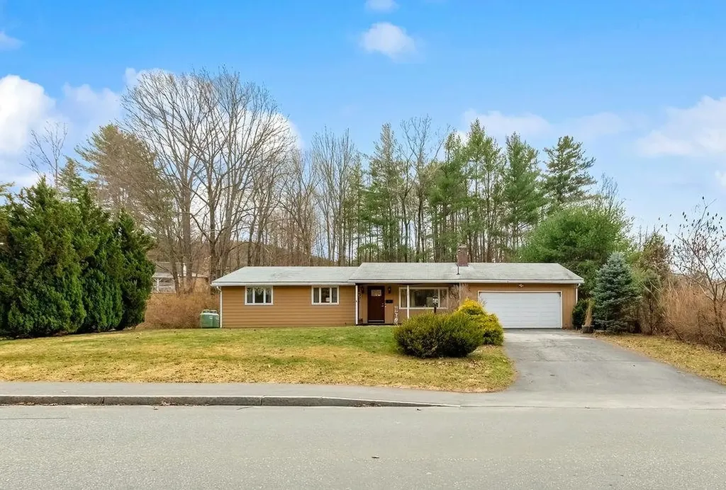 79 East Street Claremont NH 03743