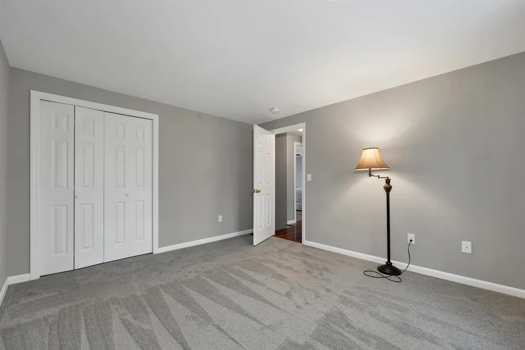 7 Leaor Circle Hudson NH 03051