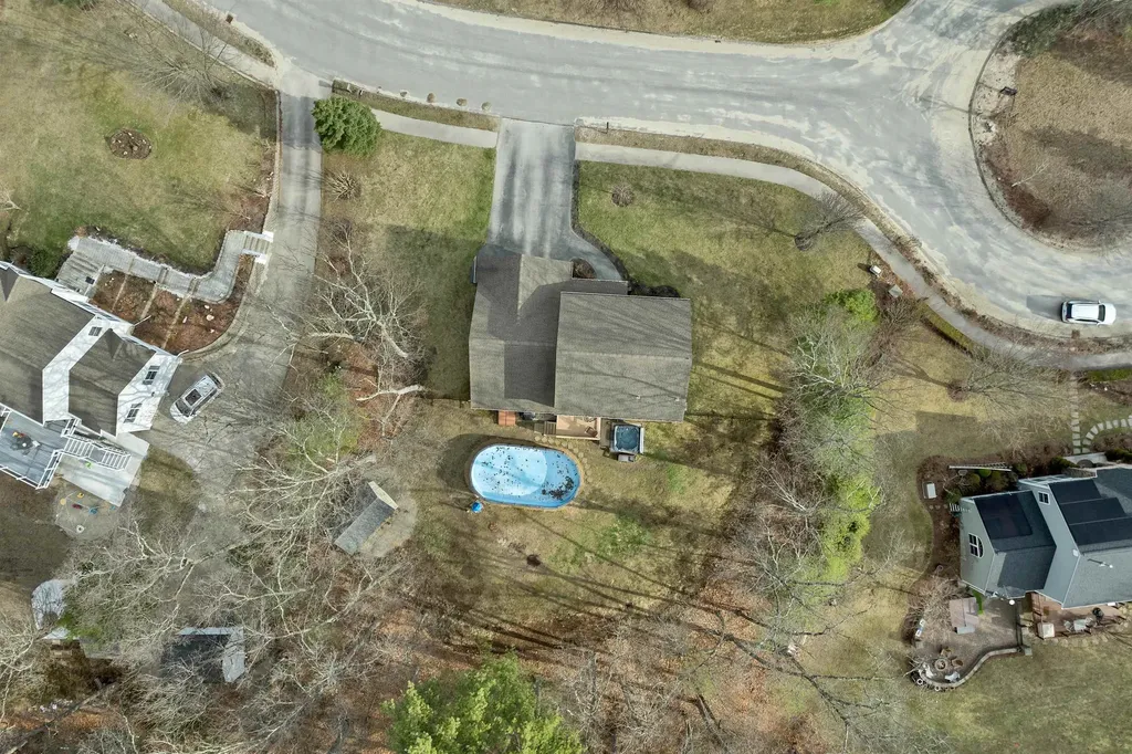 7 Leaor Circle Hudson NH 03051