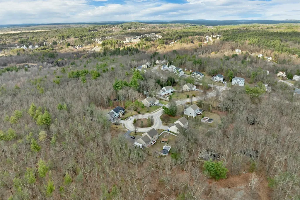 7 Leaor Circle Hudson NH 03051