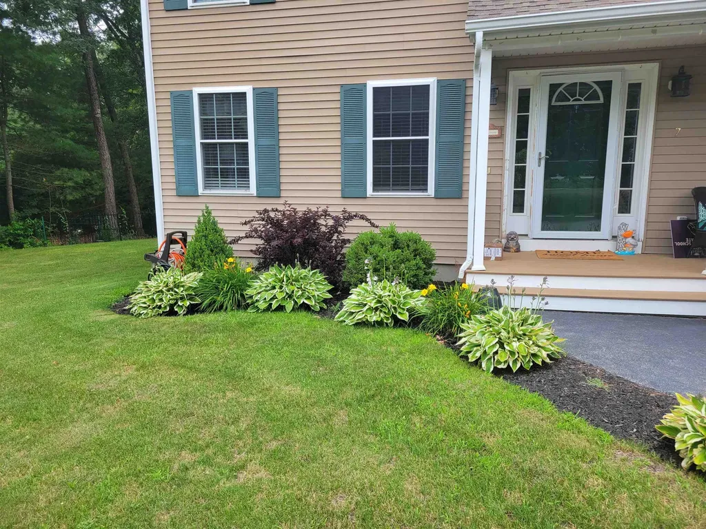 7 Leaor Circle Hudson NH 03051