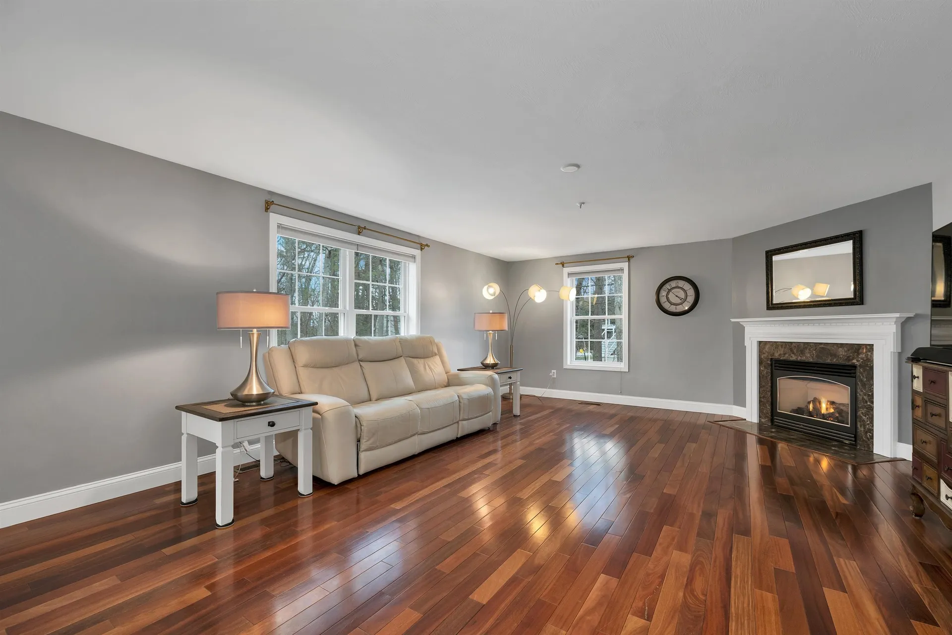7 Leaor Circle Hudson NH 03051