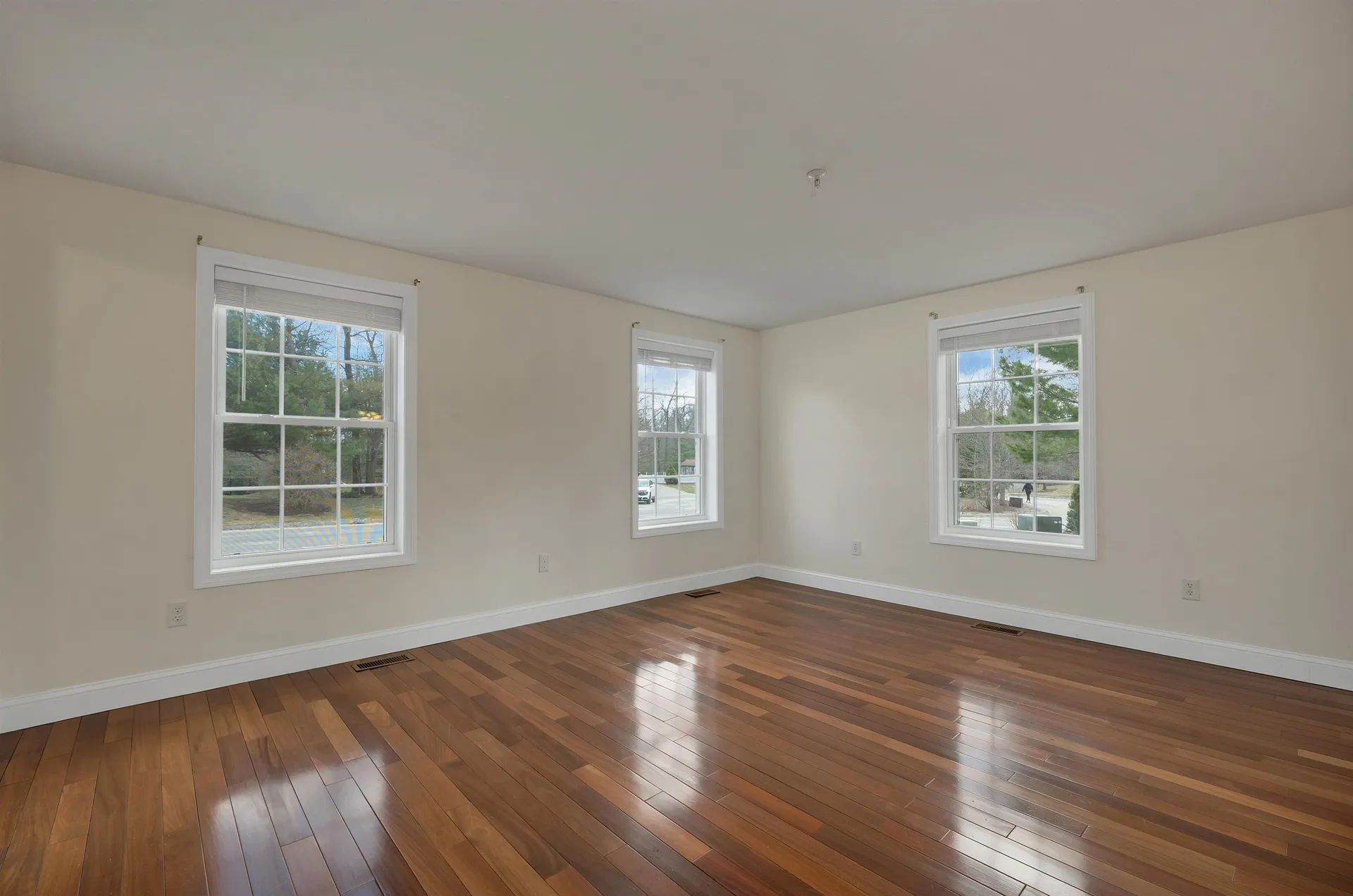 7 Leaor Circle Hudson NH 03051