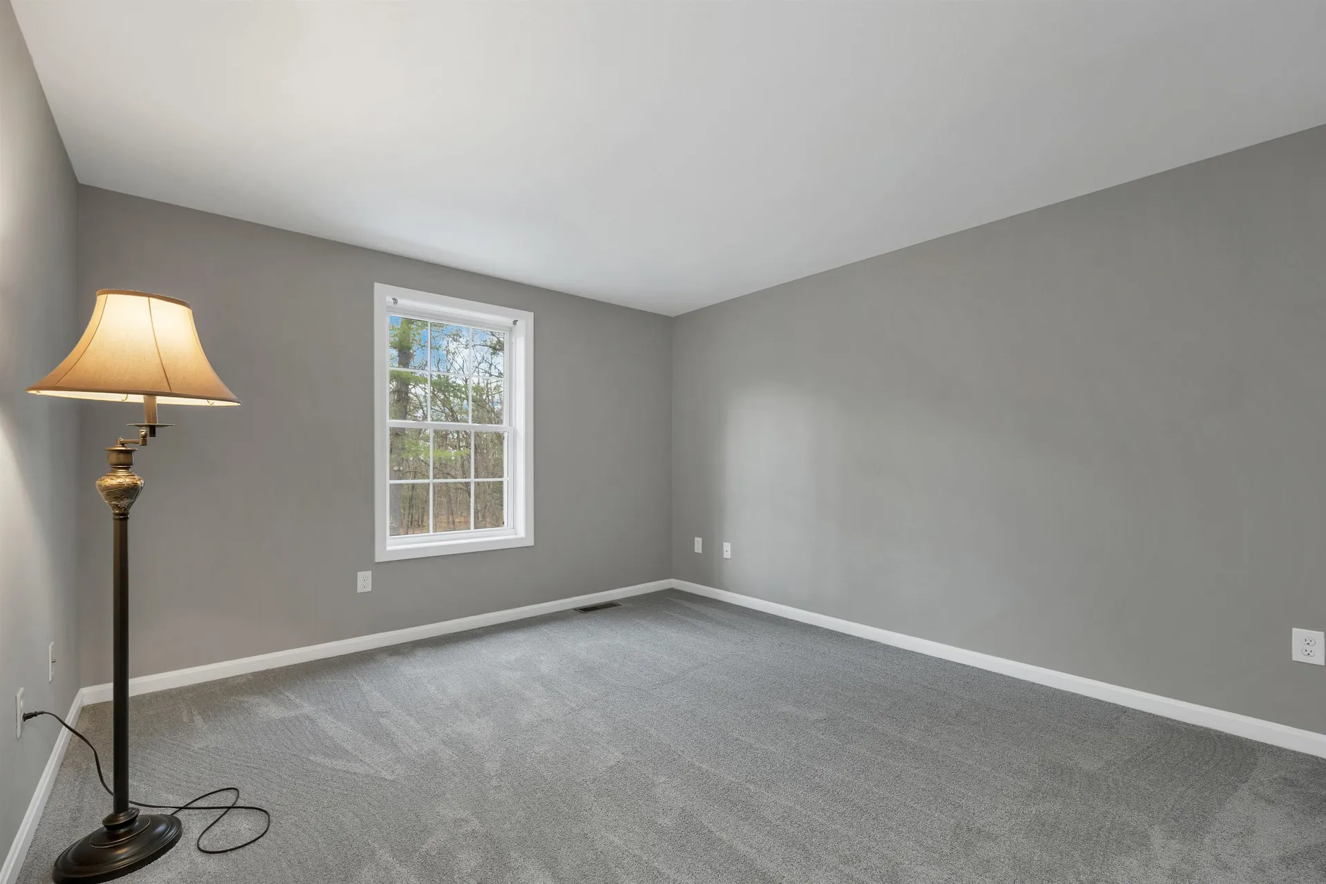 7 Leaor Circle Hudson NH 03051