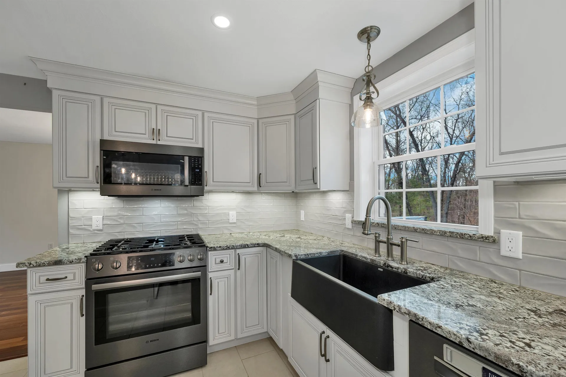7 Leaor Circle Hudson NH 03051
