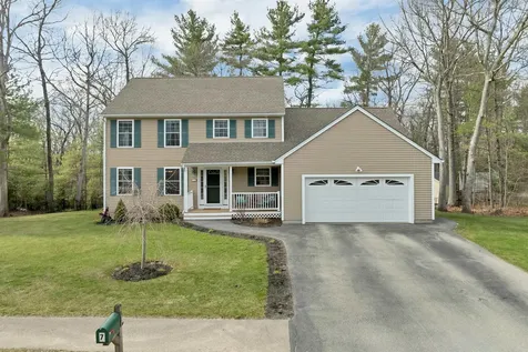 7 Leaor Circle Hudson NH 03051