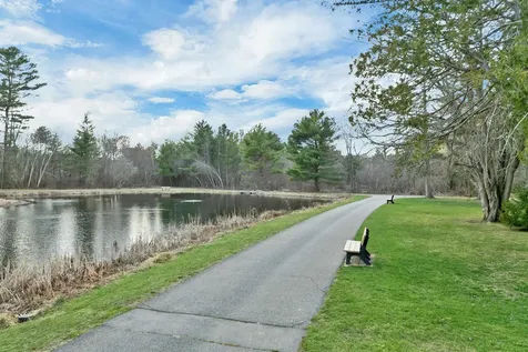 7 Leaor Circle Hudson NH 03051