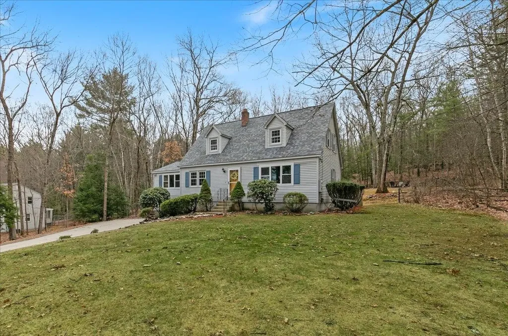 14 Schaefer Circle Hudson NH 03051