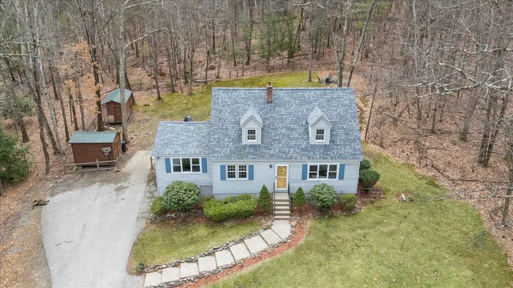14 Schaefer Circle Hudson NH 03051
