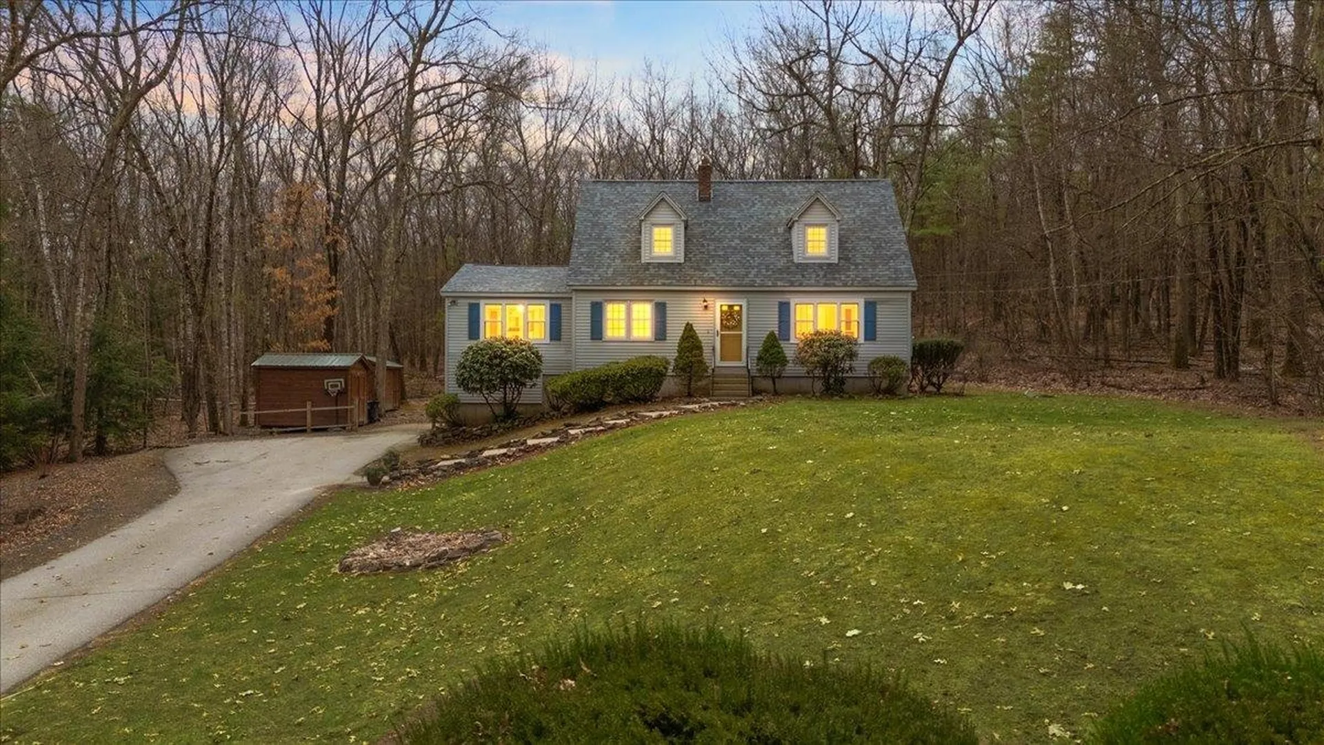 14 Schaefer Circle Hudson NH 03051