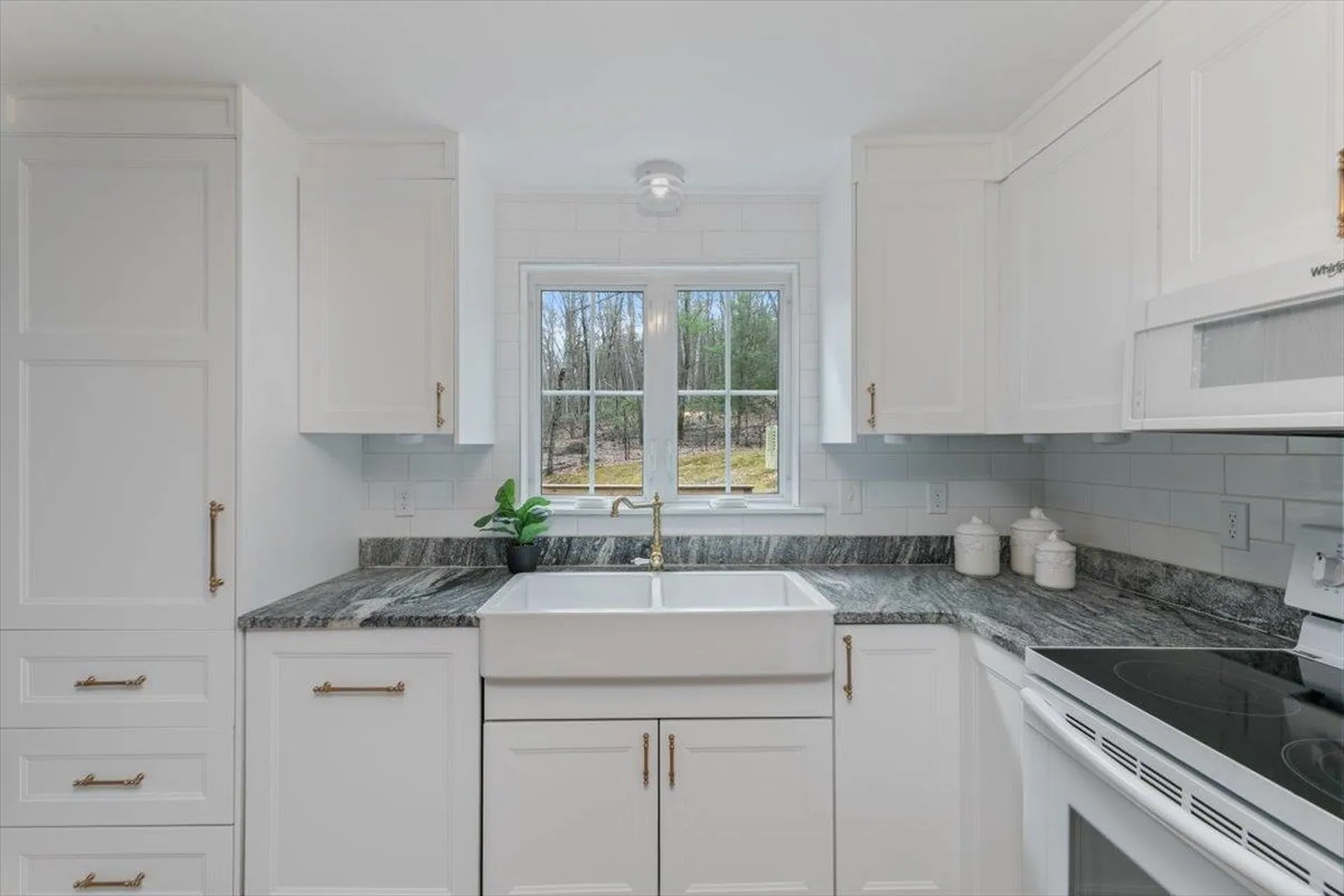 14 Schaefer Circle Hudson NH 03051
