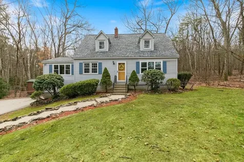 14 Schaefer Circle Hudson NH 03051