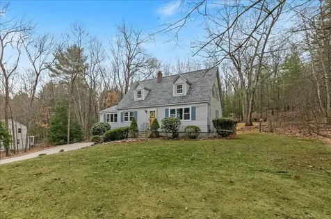 14 Schaefer Circle Hudson NH 03051