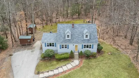 14 Schaefer Circle Hudson NH 03051