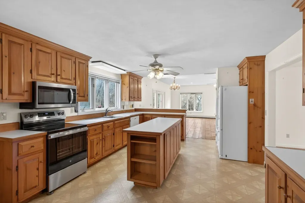 31 Gage Road Bedford NH 03110