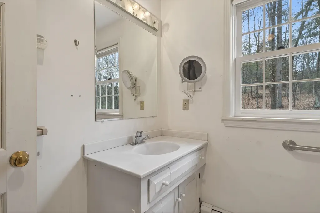 31 Gage Road Bedford NH 03110