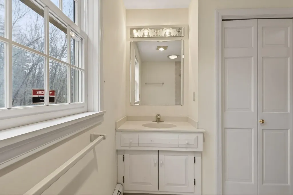 31 Gage Road Bedford NH 03110