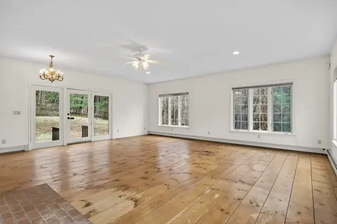 31 Gage Road Bedford NH 03110