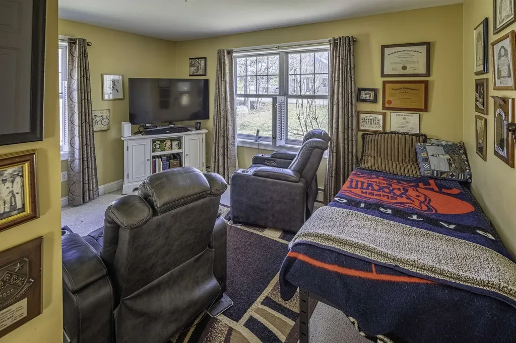 6 Roysann Way Durham NH 03824