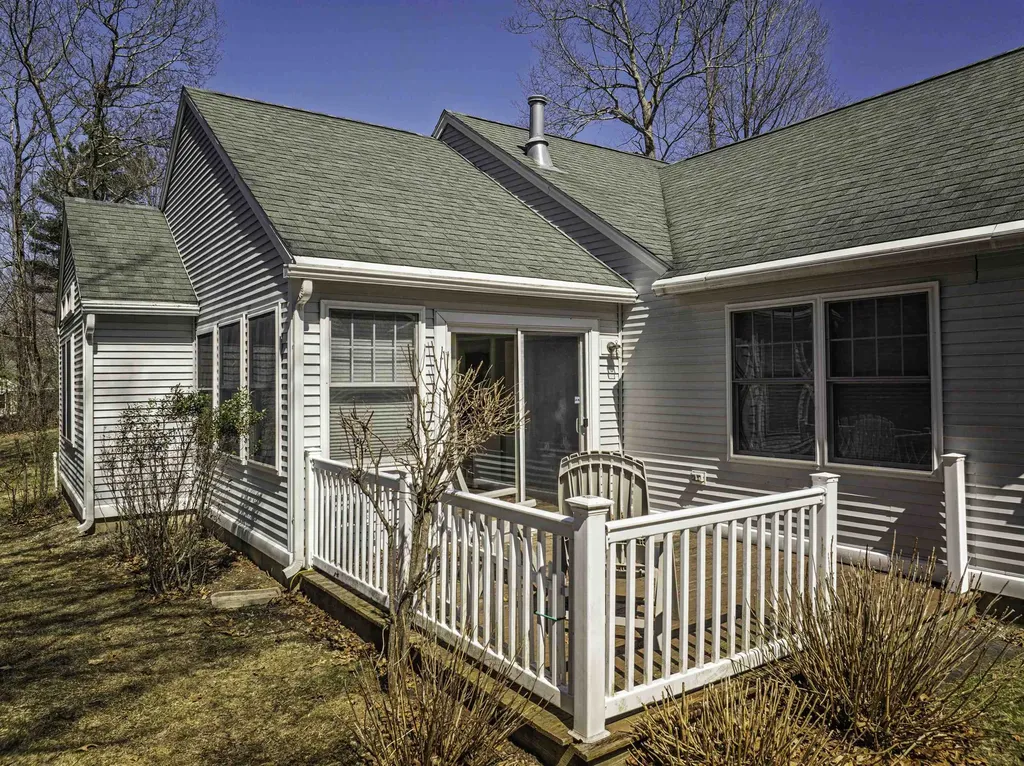 6 Roysann Way Durham NH 03824