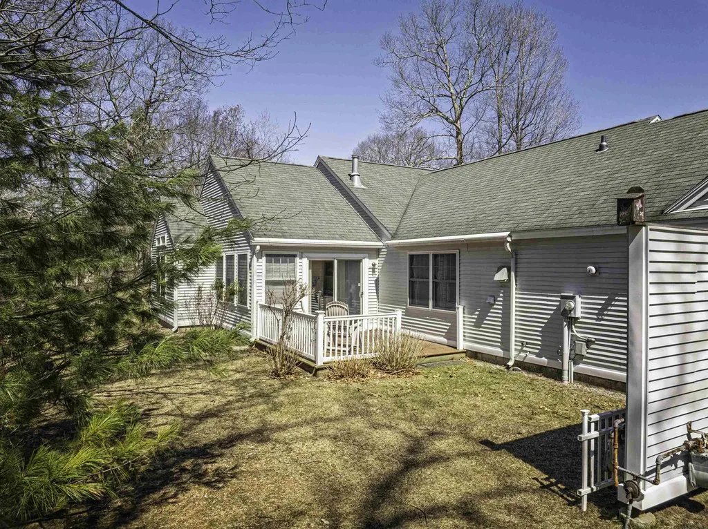 6 Roysann Way Durham NH 03824
