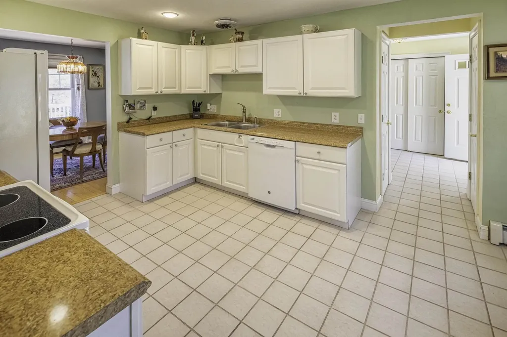 6 Roysann Way Durham NH 03824
