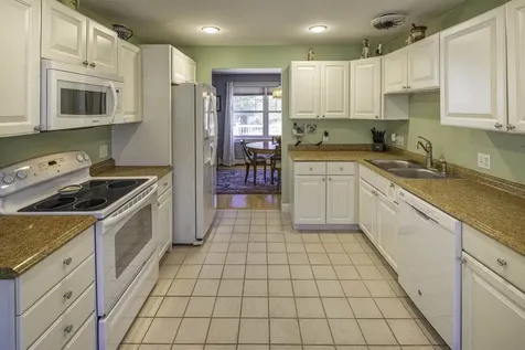 6 Roysann Way Durham NH 03824