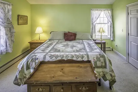 6 Roysann Way Durham NH 03824