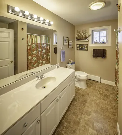 6 Roysann Way Durham NH 03824