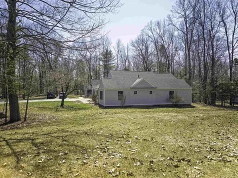 6 Roysann Way Durham NH 03824