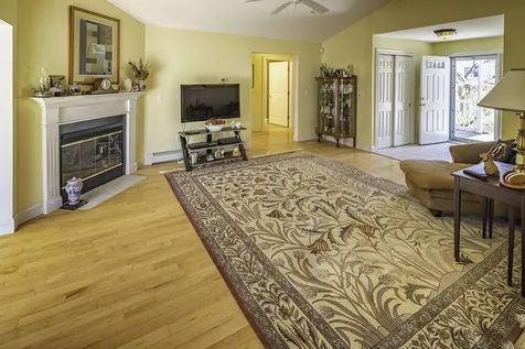 6 Roysann Way Durham NH 03824