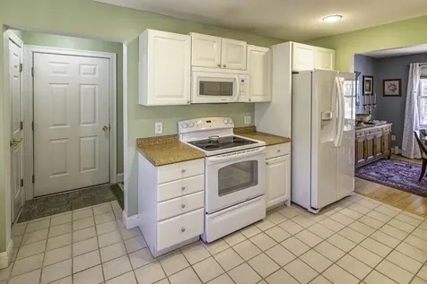 6 Roysann Way Durham NH 03824