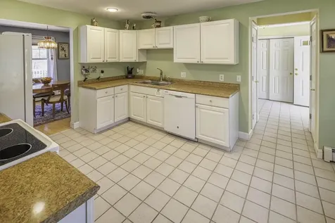 6 Roysann Way Durham NH 03824