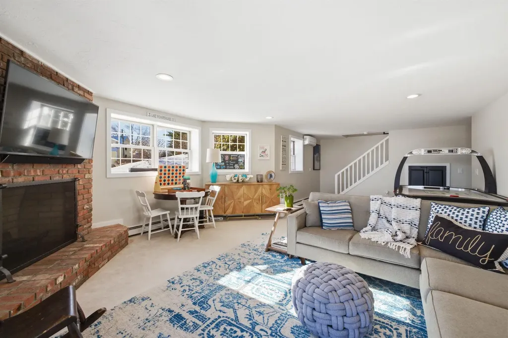 38 Crane Circle Laconia NH 03246
