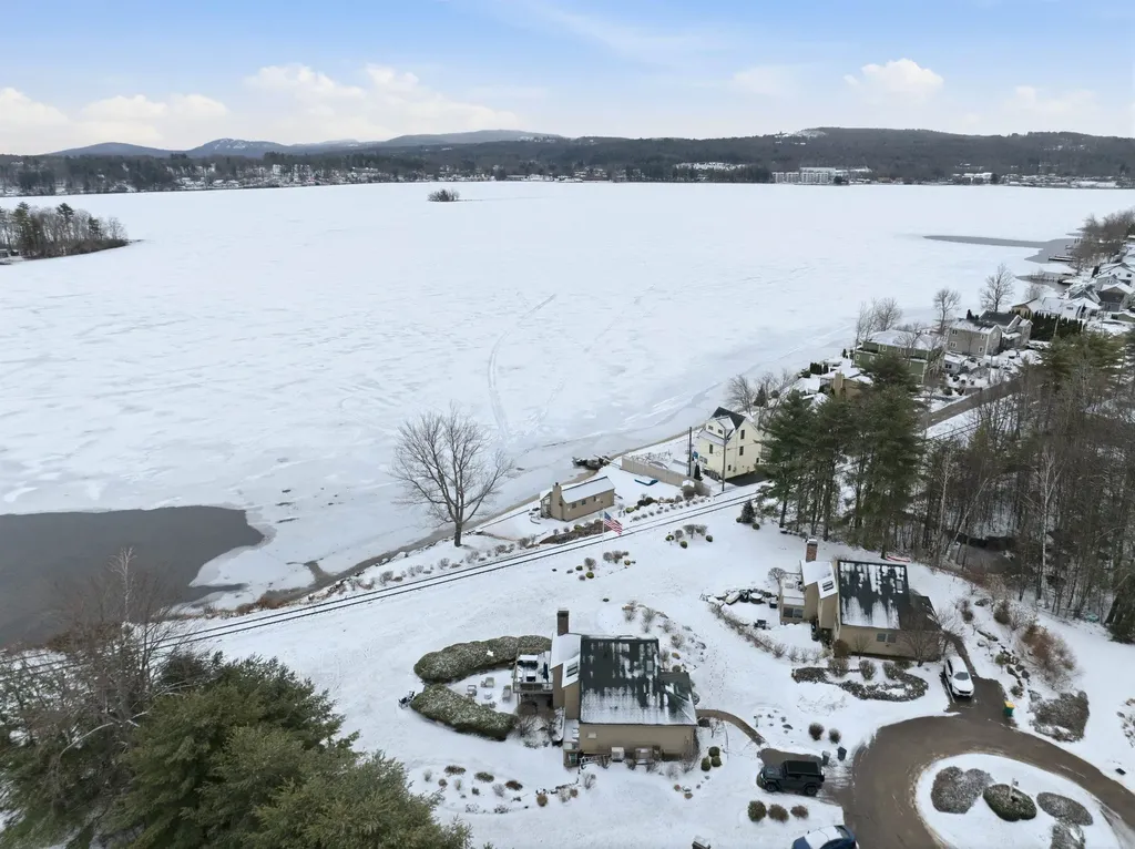38 Crane Circle Laconia NH 03246