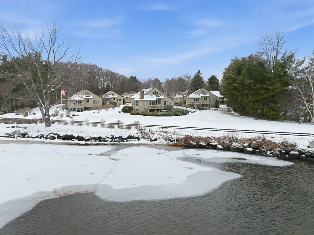 38 Crane Circle Laconia NH 03246