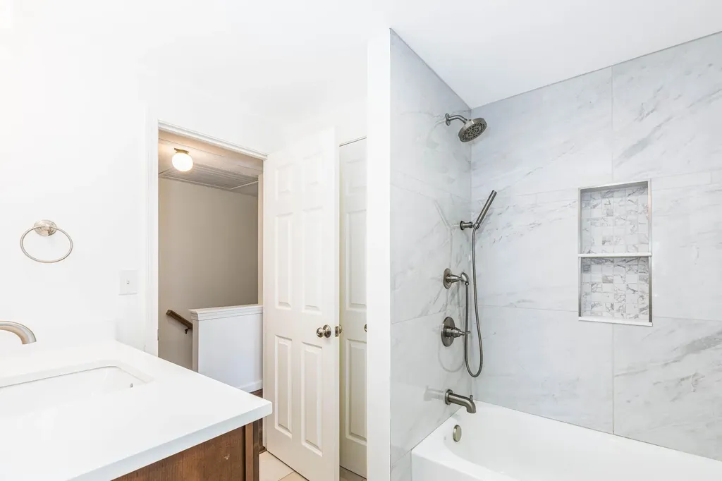 1275 Maplewood Avenue Portsmouth NH 03833