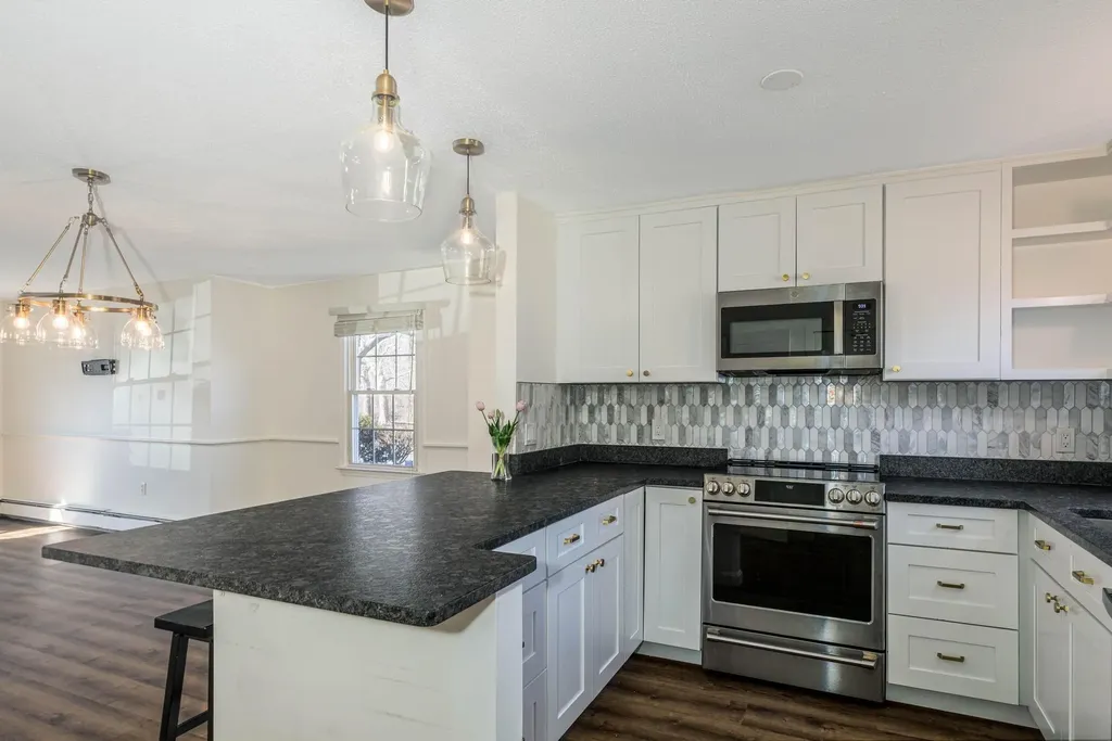 1275 Maplewood Avenue Portsmouth NH 03833