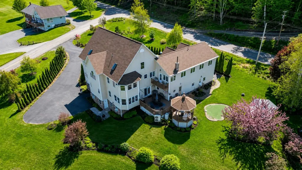 29 Campbell Road Newport City VT 05855