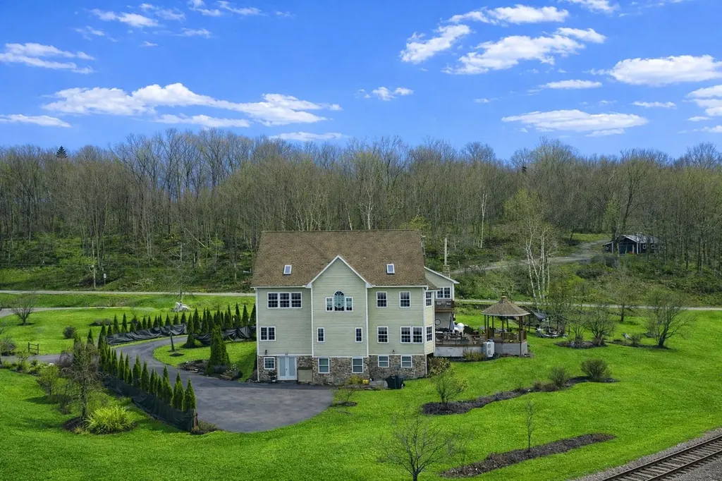 29 Campbell Road Newport City VT 05855