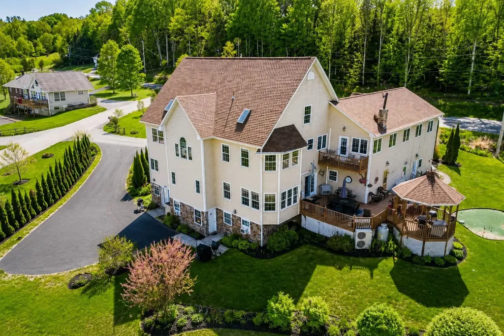 29 Campbell Road Newport City VT 05855