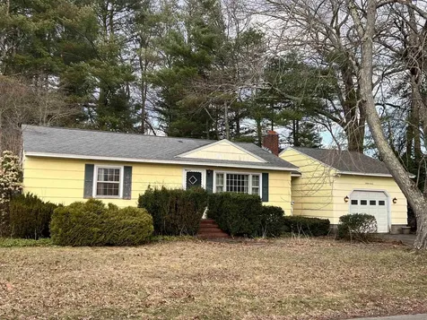 37 Iris Avenue Salem NH 03079