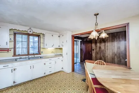 37 Iris Avenue Salem NH 03079