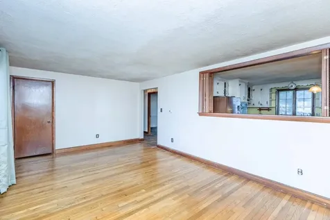 37 Iris Avenue Salem NH 03079