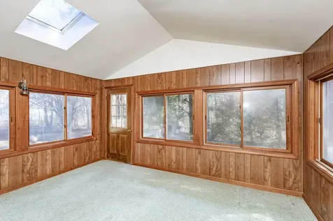 37 Iris Avenue Salem NH 03079