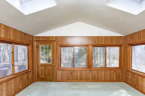 37 Iris Avenue Salem NH 03079