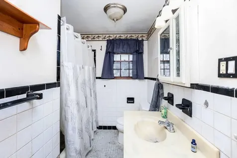 37 Iris Avenue Salem NH 03079