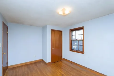 37 Iris Avenue Salem NH 03079