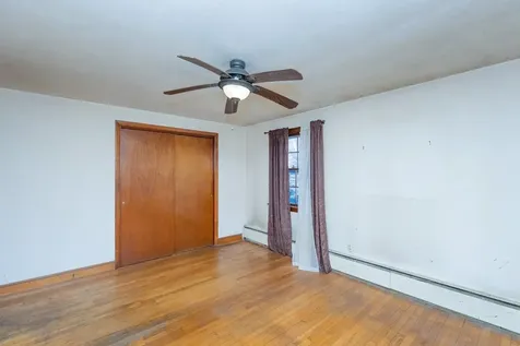 37 Iris Avenue Salem NH 03079