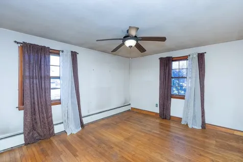 37 Iris Avenue Salem NH 03079